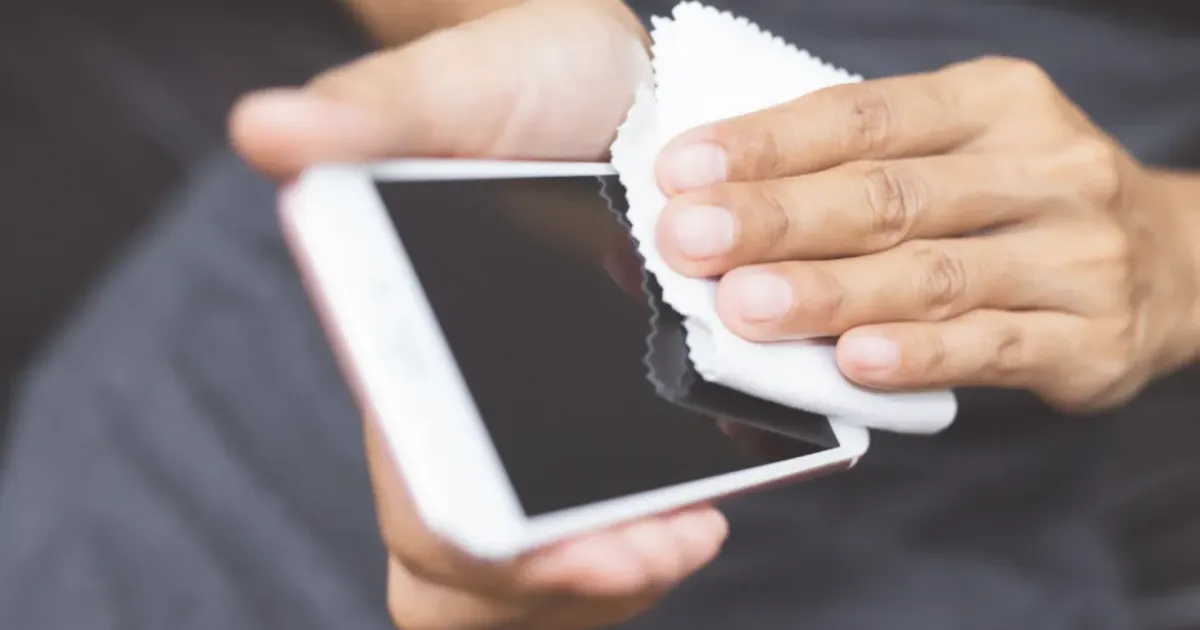 Como Limpar a Tela do Celular com Segurança e Evitar Danos